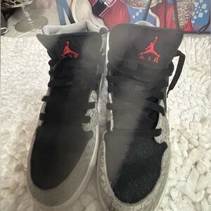 Jordan 1 size 4.5 Kids shoe ✨🤗Great condition✨🚨Reasonable steal 💕